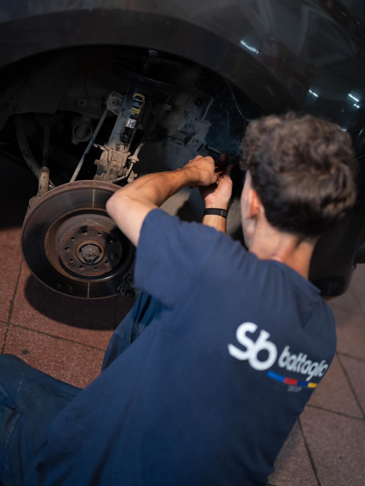 Intervento sul freno e sulla sospensione in officina